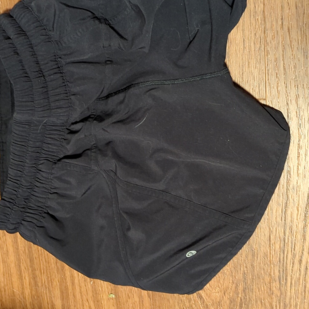 Lululemon Tracker V Short 4 In Size 8 - Picture 4 of 5